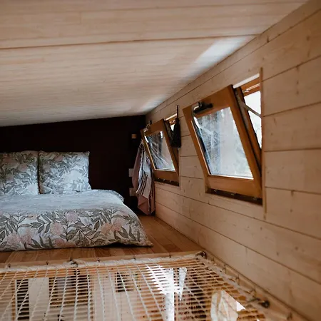 Lodge Tiny -