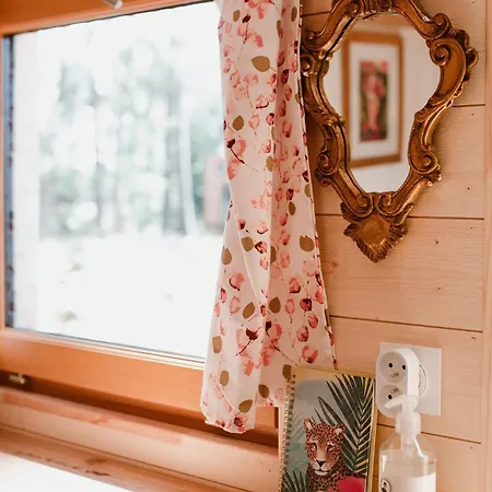 Lodge Tiny -