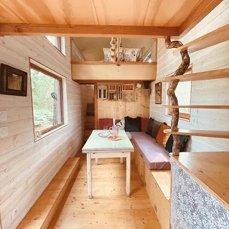 Lodge Tiny -