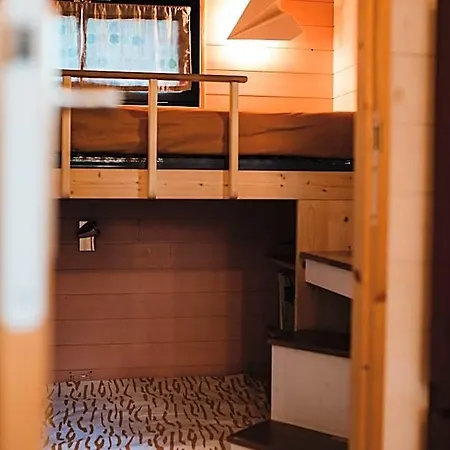 Lodge Tiny -